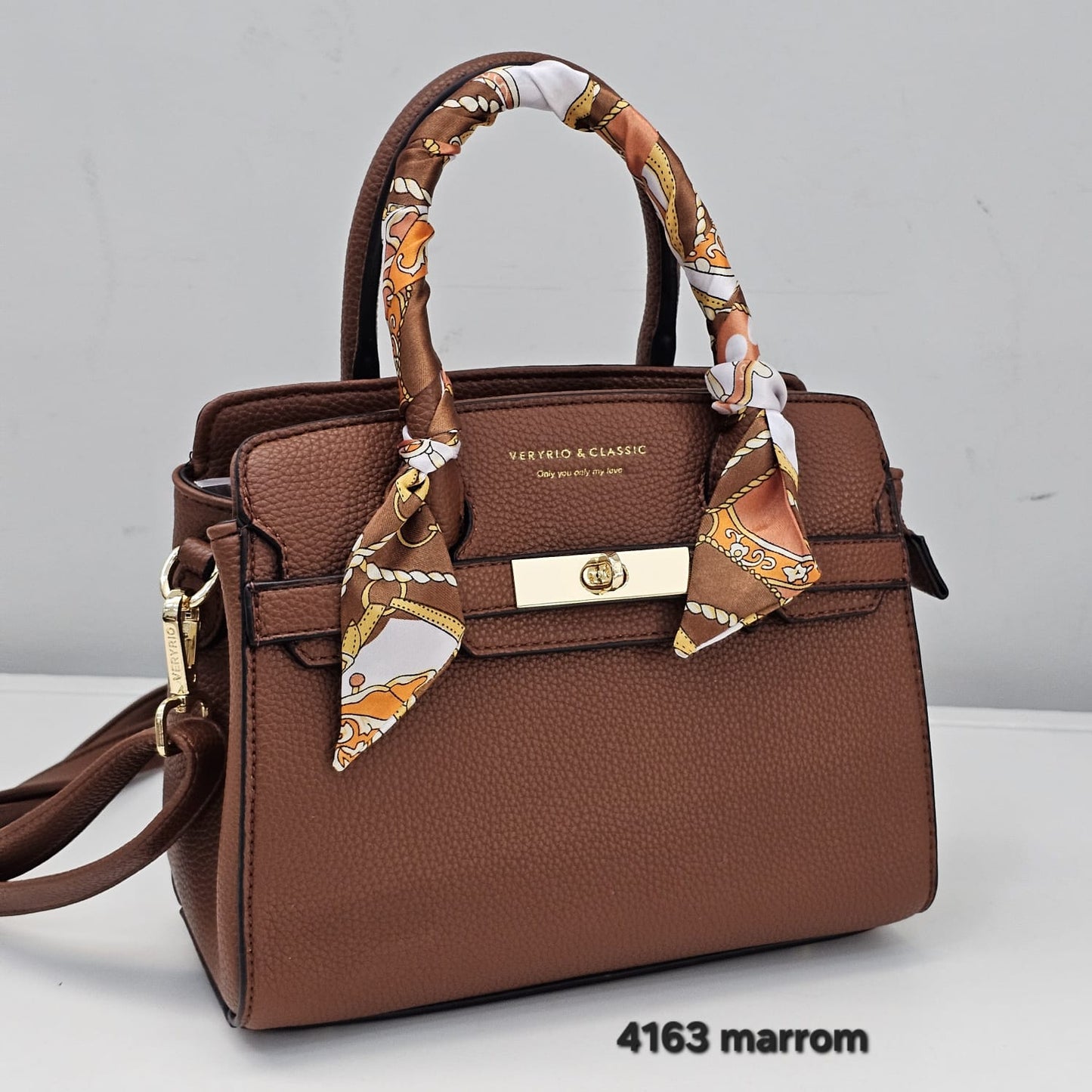 4163 Bolsa Feminina Veryrio com Lenço Decorativo e Detalhe Metálico