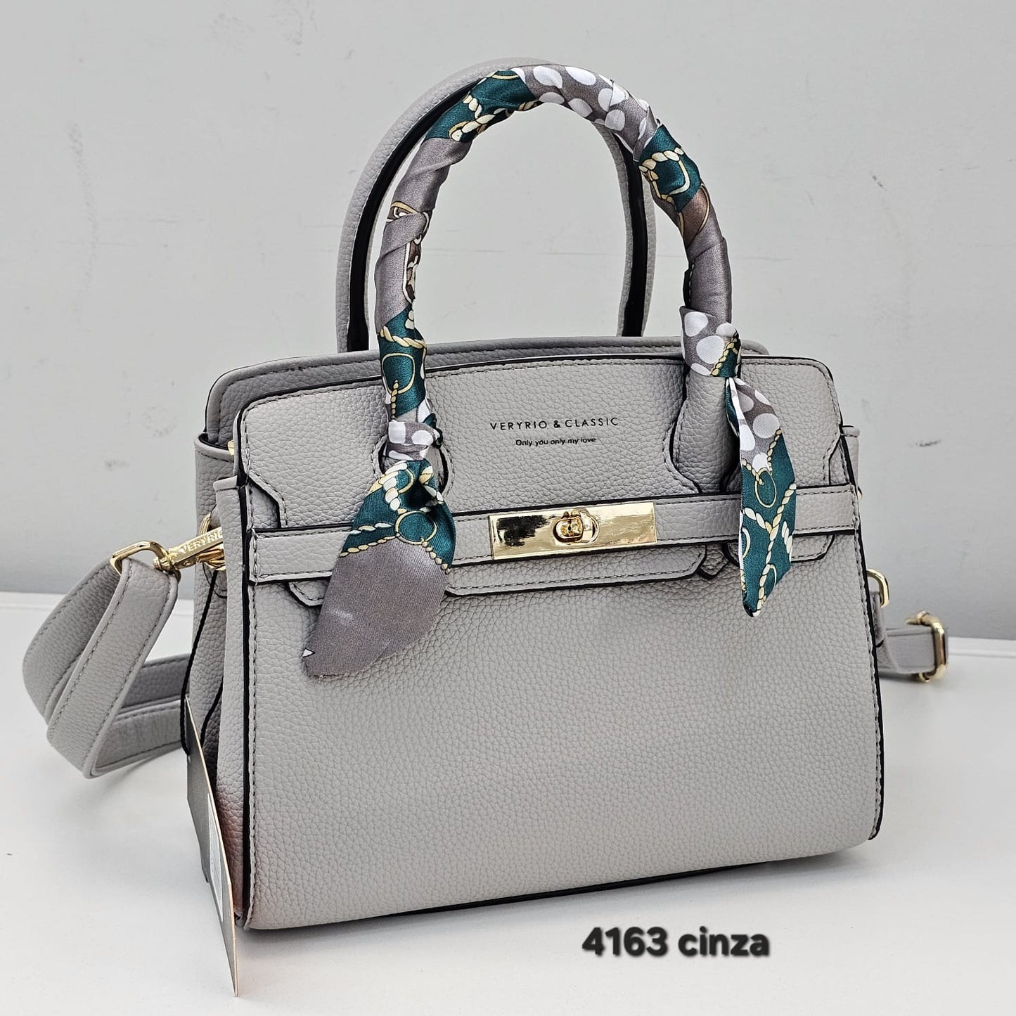 4163 Bolsa Feminina Veryrio com Lenço Decorativo e Detalhe Metálico