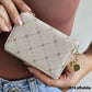 5574 Carteira Feminina Lace Lore BC-5574 Monograma em Poliuretano PU Estampada