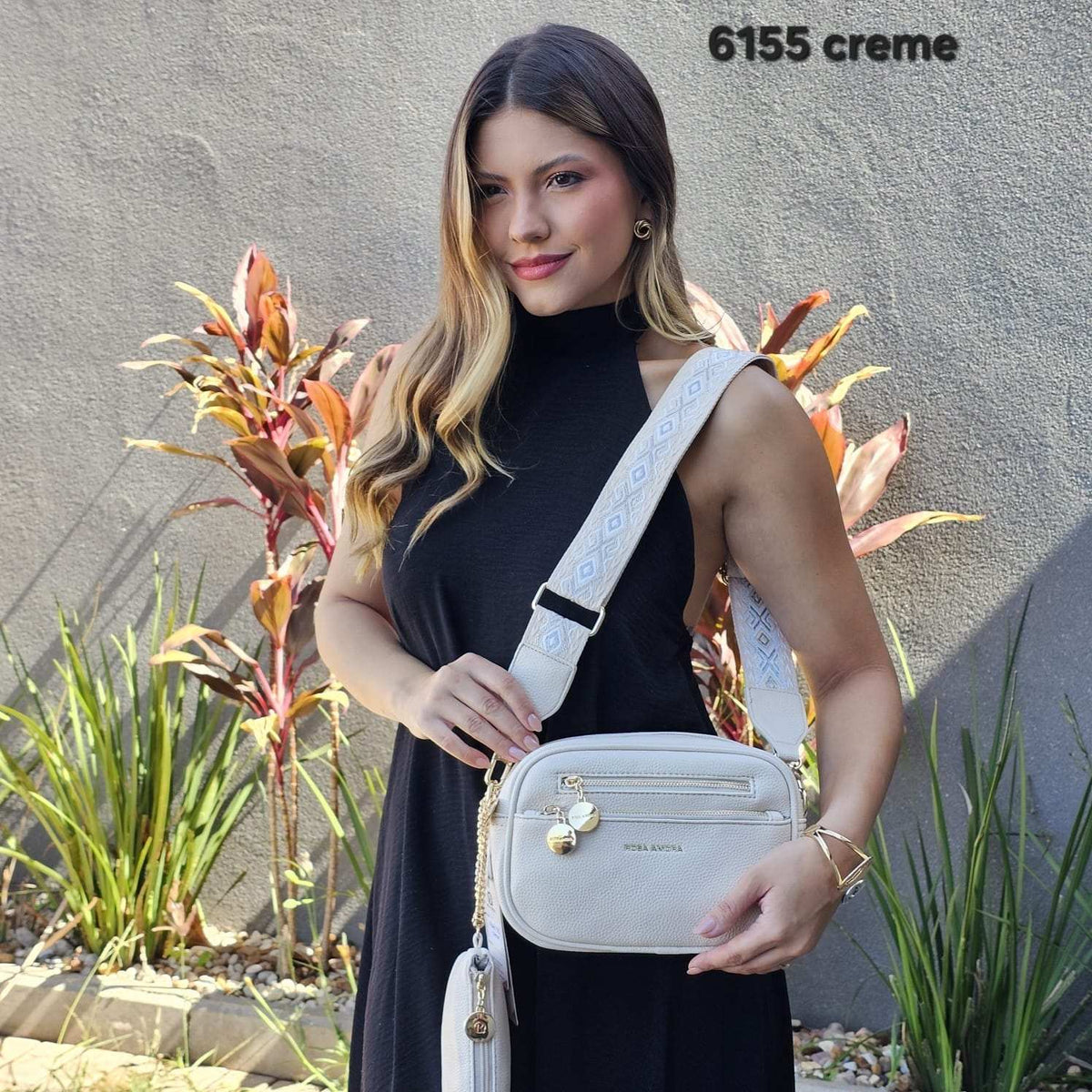 6155 Bolsa Transversal Rosa Amora: Elegância, Versatilidade e Necessaire Removível em PU