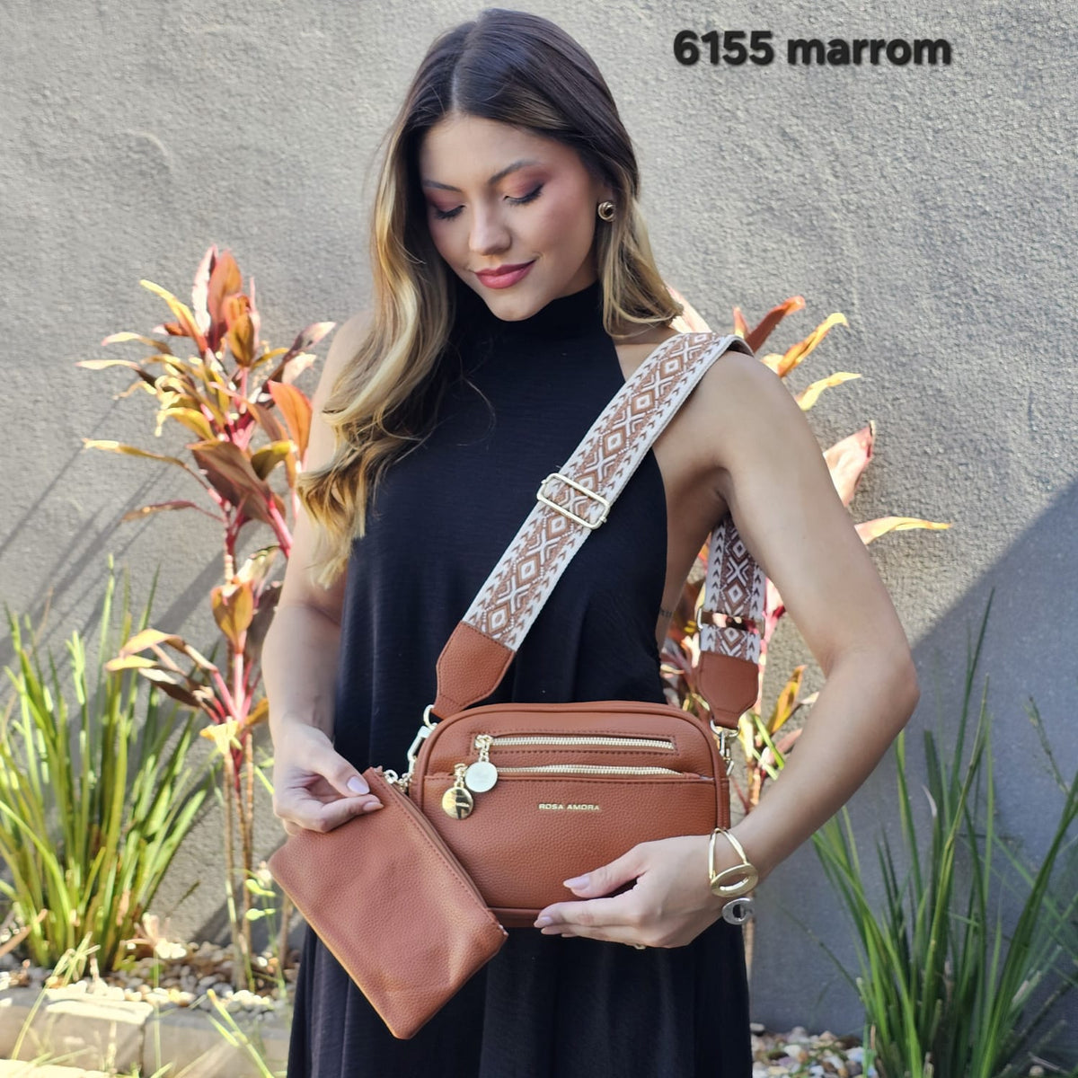 6155 Bolsa Transversal Rosa Amora: Elegância, Versatilidade e Necessaire Removível em PU