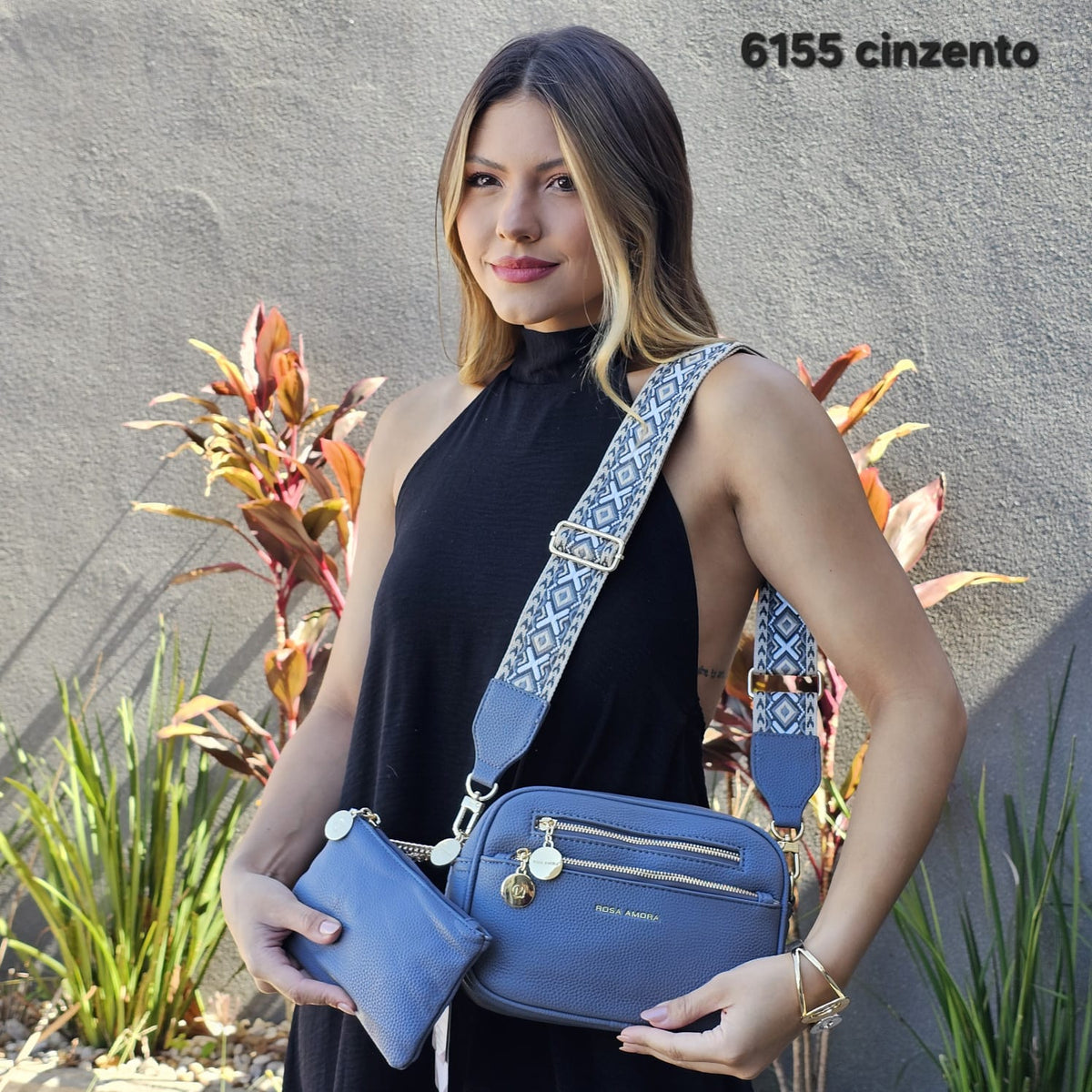 6155 Bolsa Transversal Rosa Amora: Elegância, Versatilidade e Necessaire Removível em PU